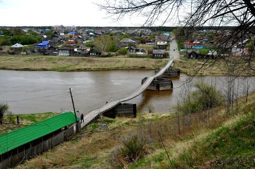 Подвесной мост через реку Тура в Верхотурье Свердловской области