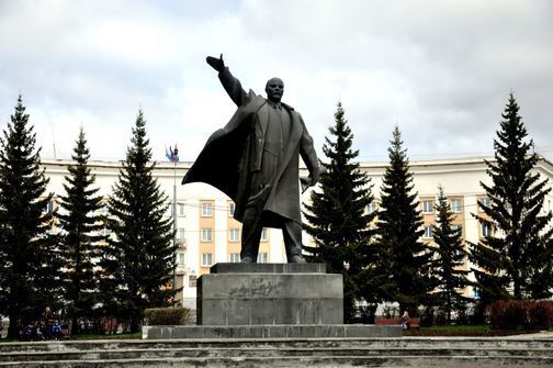 Памятники В.И.Ленину в Краснотурьинске Свердловской области.