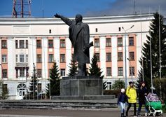 Памятники В.И.Ленину в Краснотурьинске Свердловской области.