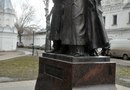 Памятник Петру и Февронии Муромским в Муроме Владимирской области