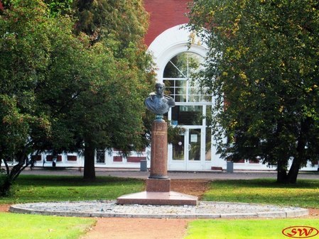 Памятник Е.Ф. Канкрину в Лисино-Корпусе