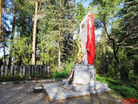 Братская могила советских воинов (Лисино-Корпус)