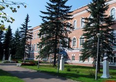 Лисинский лесной колледж (бывшая «лесная школа»)