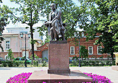 Памятник И.А. Гончарову в сквере его имени