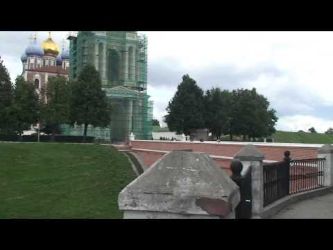 Стены и башни Спасского монастыря в Рязанском Кремле
