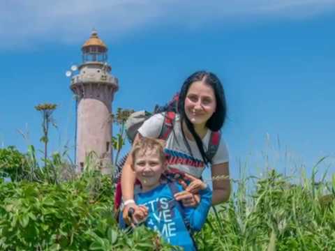 Действующий маяк на мысе Слепиковского западное побережье Татарского пролива на Сахалине.
