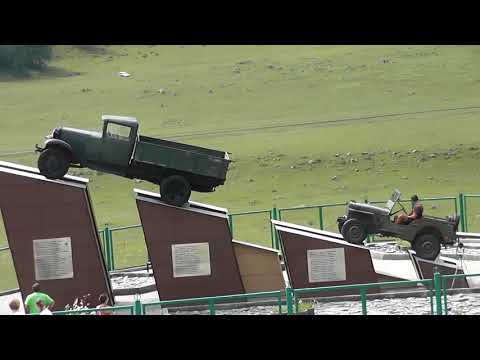 Памятник Кольке Снегиреву и водителям Чуйского тракта.