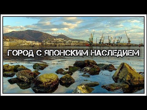 Створовые маяки у входа в морской торговый порт Холмск на Сахалине