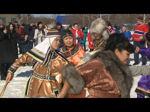 Фонтан "Девочка удэге с рыбой"