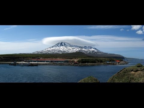 Активный страто-вулкан Тятя на острове Кунашир в Сахалинской области