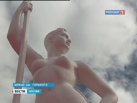 Памятники девушкам с вёслами в Москве