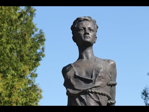 Памятник внучке попа, первой Героине СССР и новой "святой" Зое Космодемьянской в Тамбове?