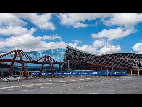 В центре Южно-Сахалинска, напротив СИЗО, установлен памятник Верещагину и Петрухе